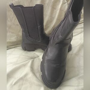 Black Women's Chelsea Pull-On Ankle Boots By Yetier